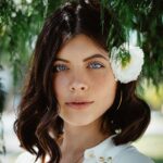 Kvinna med naturlig sminkning - clean makeup